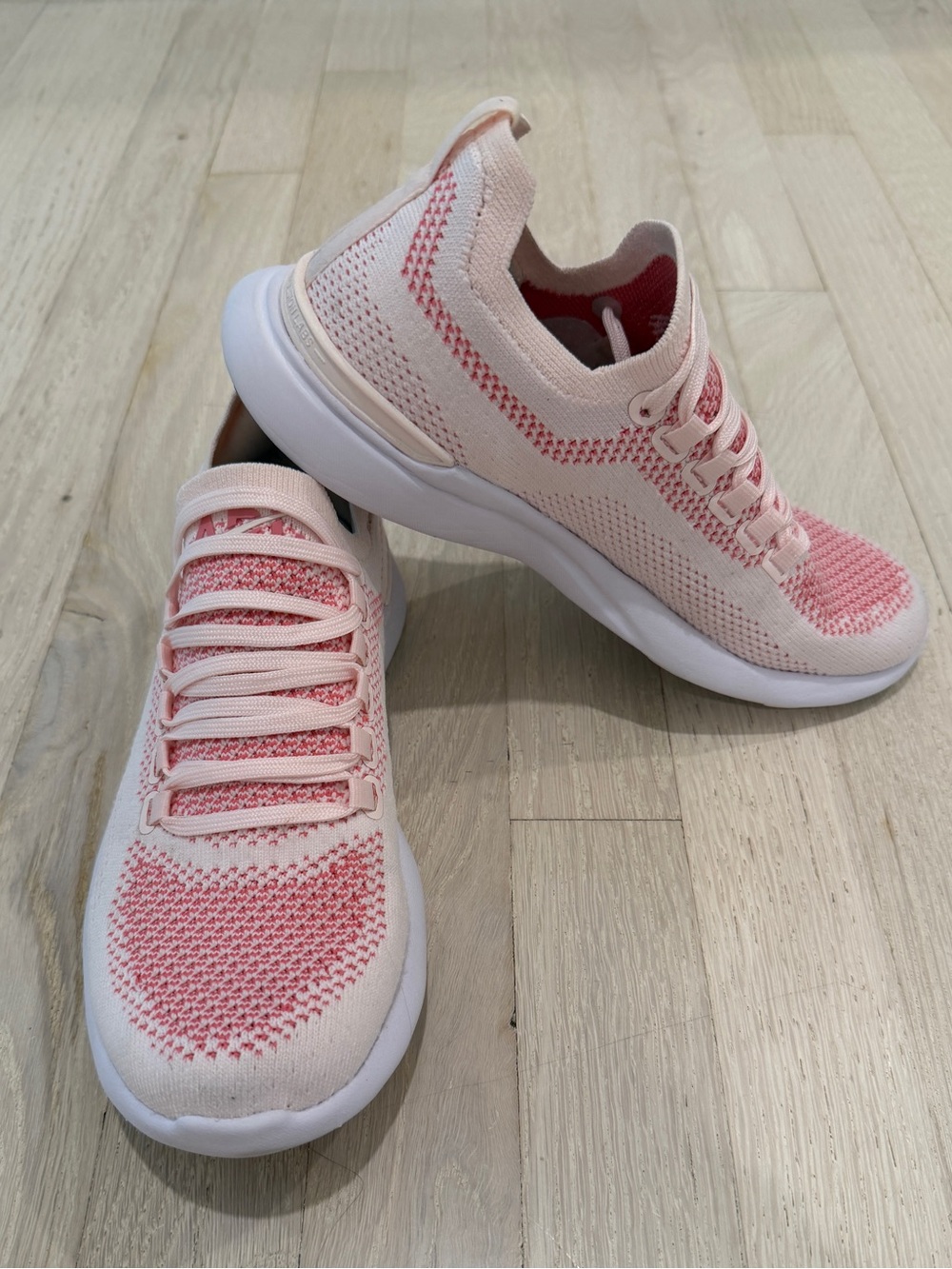 APL Techloom Breeze Sneakers Women’s Size 7 Pink Cream